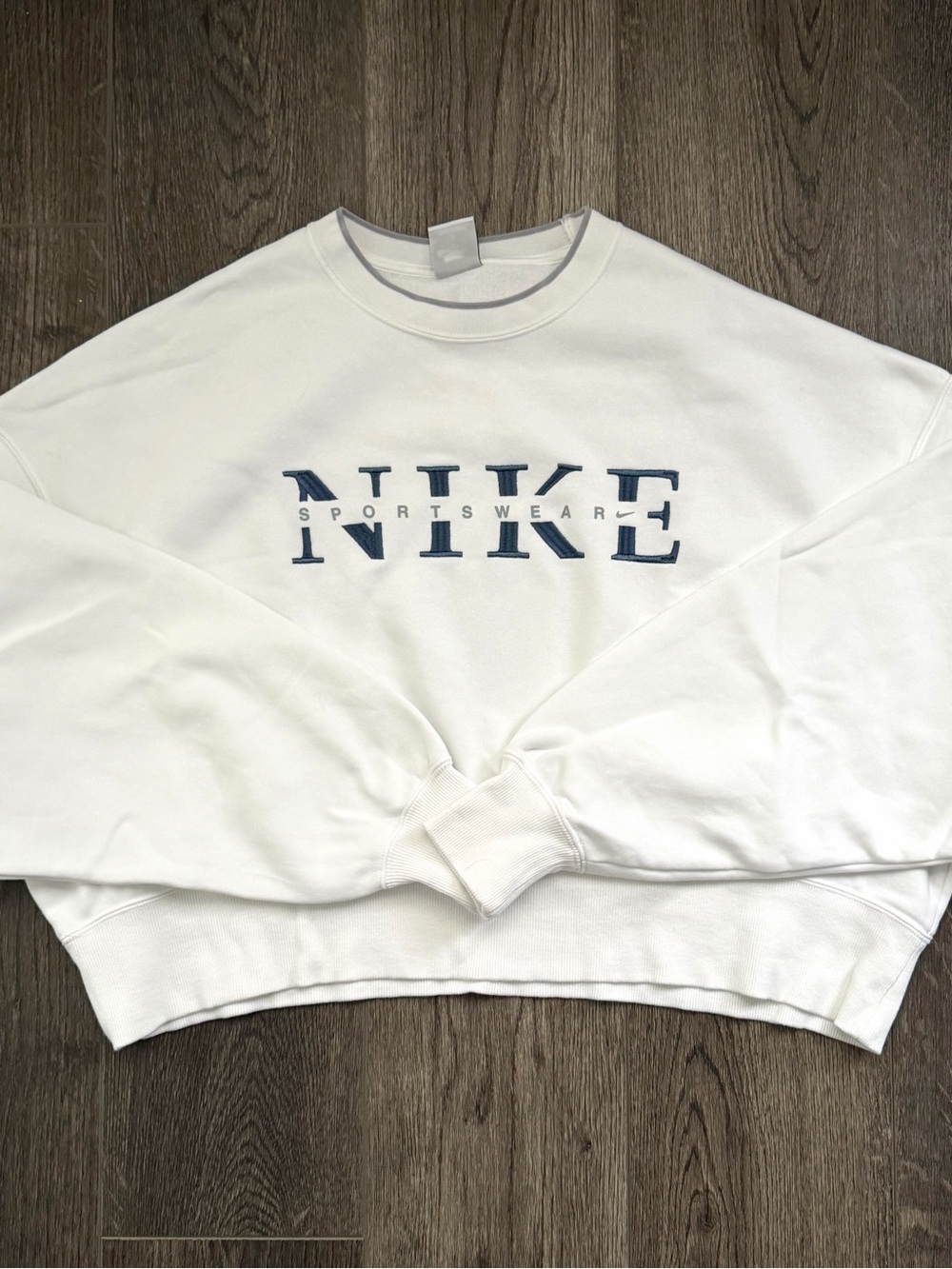 Nike • Women’s Cropped Crewneck Sportswear Sweatshirt